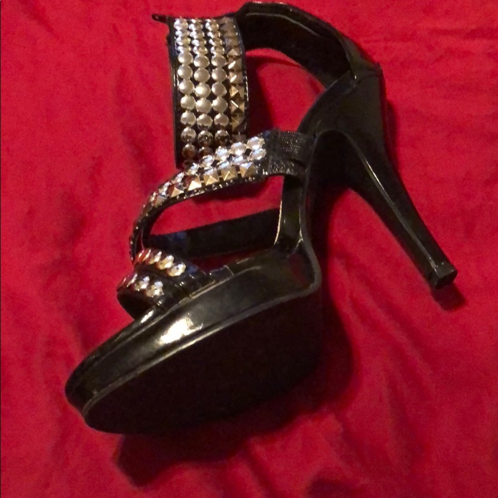 Heel - Picture 3 of 4